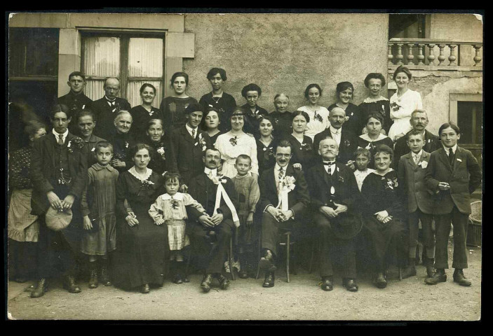 Photos de mariage à Rougemont-le-Château, vers 1896, 3 cartes photos dont une où figure Marie, épouse de Victor Hagenbach (marquée d'une croix)