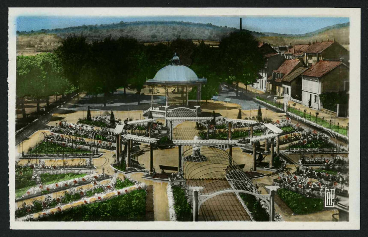 BELFORT - Square Jean Jaurès - Monument "l'Age de Pierre" (oeuvre de Daillon), 3 exemplaires (dont 2 rognés sur partie gauche)