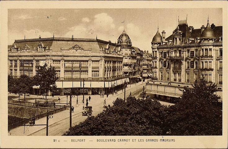 BELFORT - Boulevard Carnot et les grands magasins