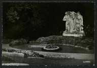 BELFORT - Le square Jean Jaurès et le monument de l'Age de pierre illuminés