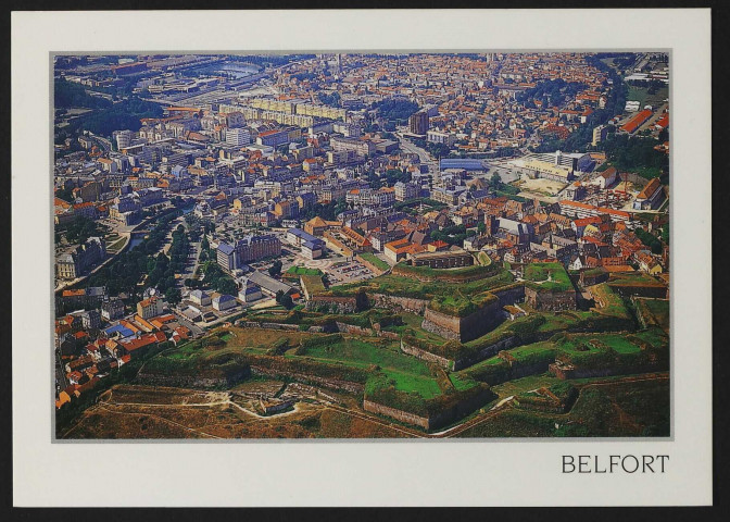 Belfort (Territoire) - Vue générale aérienne - Au premier plan, les fortifications de Vauban (XVIIe siècle)