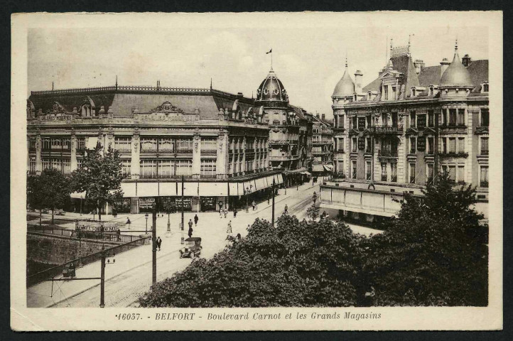 BELFORT - Boulevard Carnot et les grands magasins