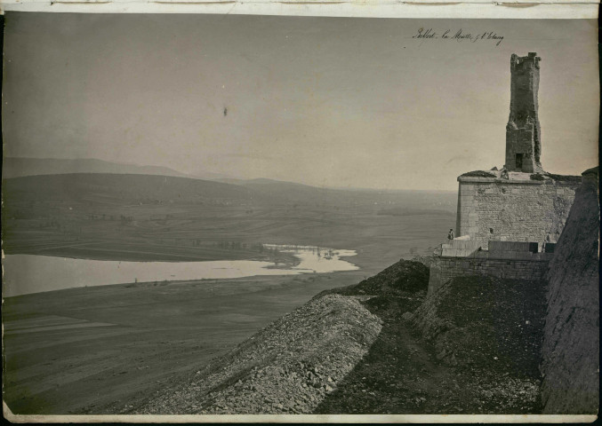 Théâtre de la guerre de 1870-1871 : album photographique Braun, 44 feuillets.
photographies représentant les dégâts de la guerre : Belfort ses environs, le Pays de Montbéliard, Villersexel, Héricourt, Baume-les-Dames, Strasbourg, Paris (bibliothèque du Louvre, Tuileries, hôtel de ville, docks de la Villette), Saint-Cloud, Saint-Denis, fort de Rosny, fort de Noisy, château d'Issy, château d'Heidelberg