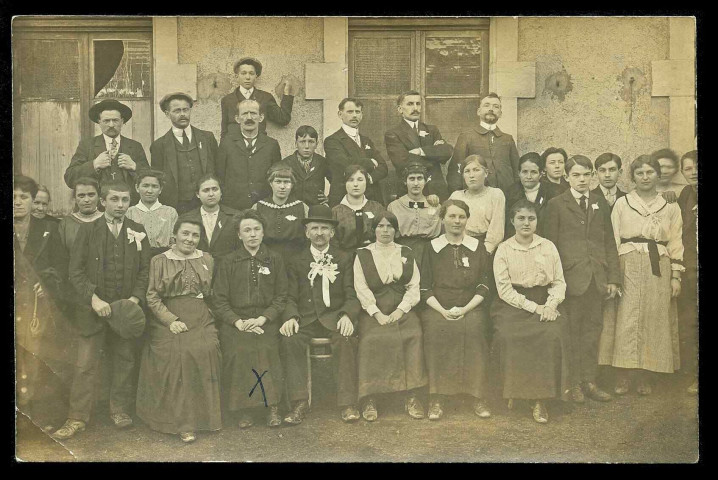 Photos de mariage à Rougemont-le-Château, vers 1896, 3 cartes photos dont une où figure Marie, épouse de Victor Hagenbach (marquée d'une croix)