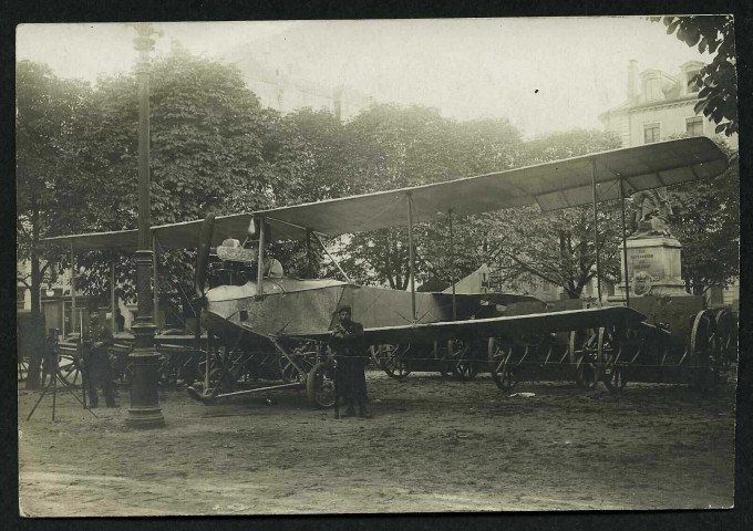Guerre 1914 - Aéroplane allemand capturé à Cernay (16/08/1914) exposé à Belfortcarte-photo