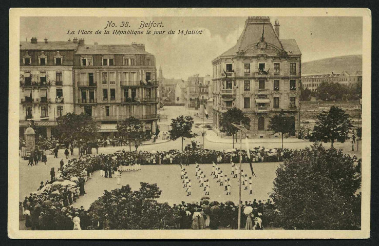 BELFORT - La Place de la République le jour du 14 juillet