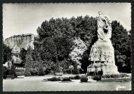 BELFORT - Le château et le square du Souvenir - Monument aux Morts 1914-1918