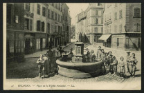 BELFORT - Place de la Vielle Fontaine [grande fontaine]