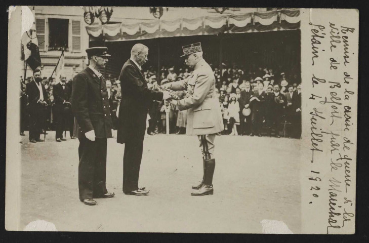 Remise de la croix de guerre à la Ville de Belfort par le maréchal Pétain le 4 juillet 1920 (carte-photo)