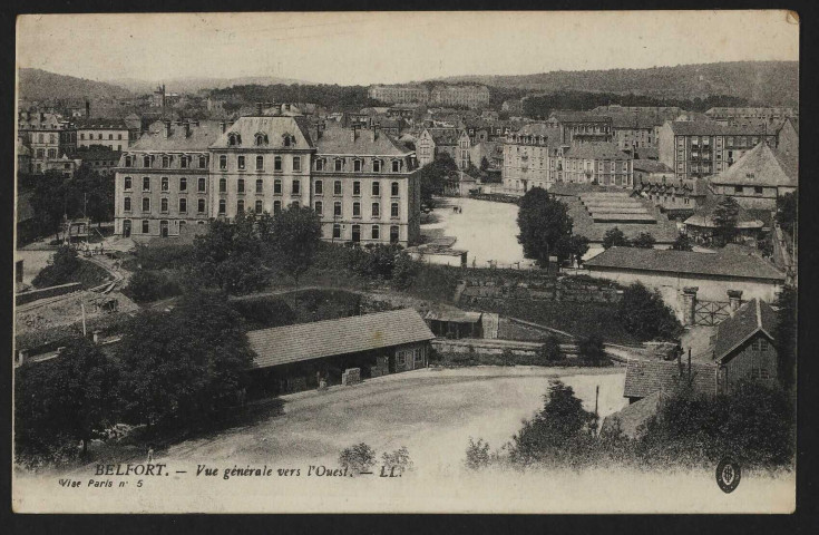 Belfort - Vue générale vers l'ouest (vue prise depuis la terrasse du Lion sur la caserne Vauban) (2 exemplaires)