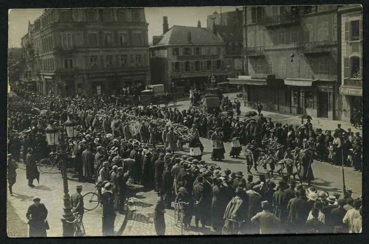 Obsèques de Pégoud 03/09/1915, tué le 31/08 en combattant trois avions allemandscarte-photo