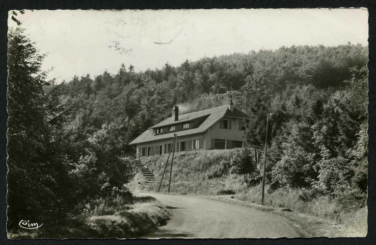 La Chaumière au Ballon d'Alsace, Carte postale noir et blanc, bords découpésEcrite et timbrée au dosComporte le cachet d'une ferme-restaurant au Ballon d'Alsace au dos